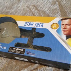 Diamond Select Toys Star Trek USS Enterprise NCC-1701 (2019 Version)
